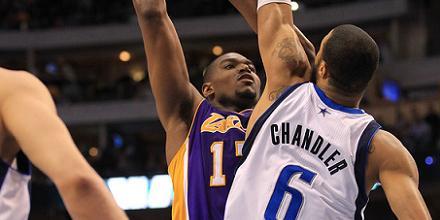 5 matchs et 25 000 dollars d'amende pour Bynum