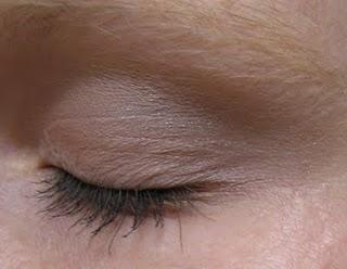 Se maquiller les yeux avec un seul pinceau