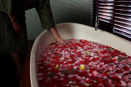 bath-room-2-The-elysian-Asie-indonesie-villa-a-Bali-hoosta-magazine-paris