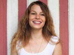 Eurosong 2011: Anna Rossinelli « In Love For A While »