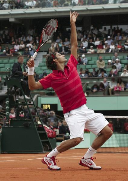 Tenue roger federer roland garros 2011 nike 9 424x600 Les tenues de Roger Federer et Rafael Nadal pour Roland Garros