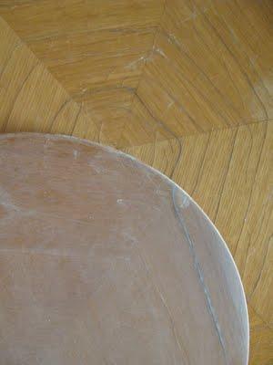 On l'a sauvée! Relooking d'une petite table Art Déco