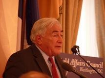 Le républicain Ron Paul critique violemment Strauss-Kahn