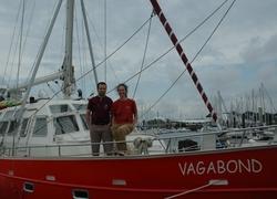 Passionés par la mer et la navigation, France, Eric et leurs 2 enfants partent dans une nouvelle expédition avec Vagabond© JD-BD