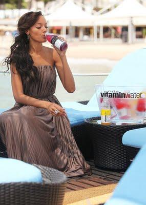 Selita Ebanks 4 Vitaminwater à Cannes