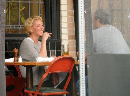 Katherine Heigl Puffs On Electronic Cigarette