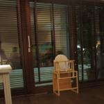 Store interieur Un store interieur en bois