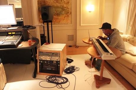 Pharrell x son Yacht x son studio dans son Yacht... http://bbcicecream.com/blog/wp-content/uploads/2011/05/IMG_1131.jpg