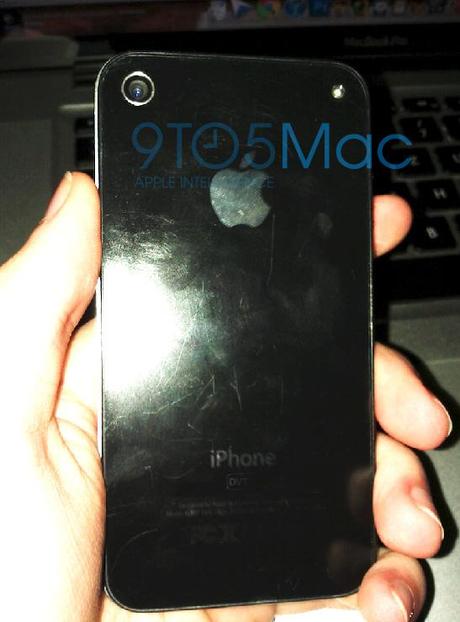 Le Flash de l’iPhone 5, sera à droite !
