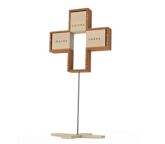 Un valet en forme de croix par José Jorge Hinojosa Primo