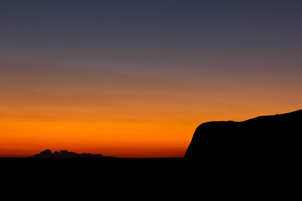 J16 / Silhouette : Uluru - Kata Tjuta National Park