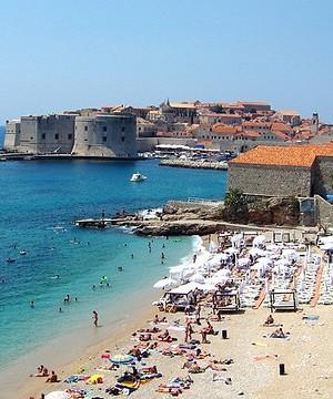 Le soleil, la mer et des châteaux de sable : les meilleures destinations plages de l’été pour les familles