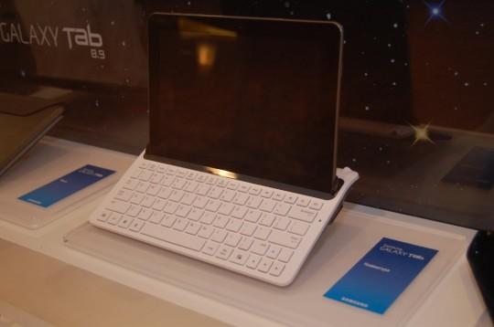 samsung galaxy89 dock clavier 540x358 Un dock clavier pour le Galaxy Tab 8.9