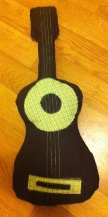 Tuto couture : petite guitare en tissu