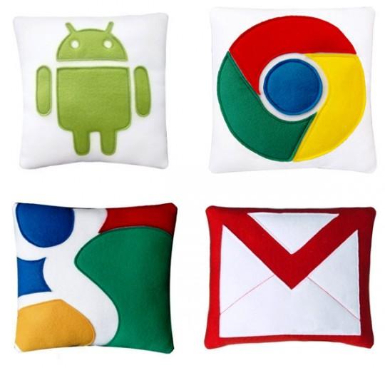 google pillows by craftsquatch 540x516 Des coussins Google pour votre salon