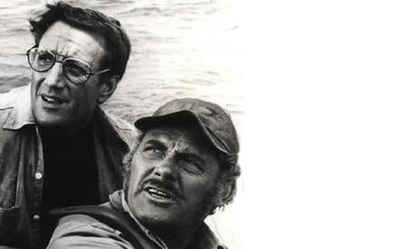 Robert Shaw & Roy Scheider (ŕ gauche) dans Les Dents de la mer