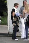 Emma Watson photographiée se randant au cinémas voir  Bridesmaids