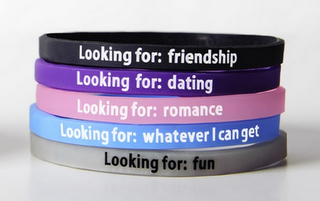 Porte ton statut amoureux au poignet !