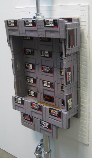 urinoir nintendo video 314x540 Un urinoir fabriqué à partir de cartouches SNES
