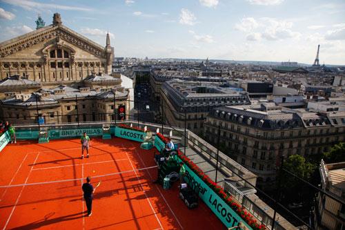 Roland-Garros-du-toit-des-Galeries-Lafayette-Paris-Haussmann-hoosta-magazine