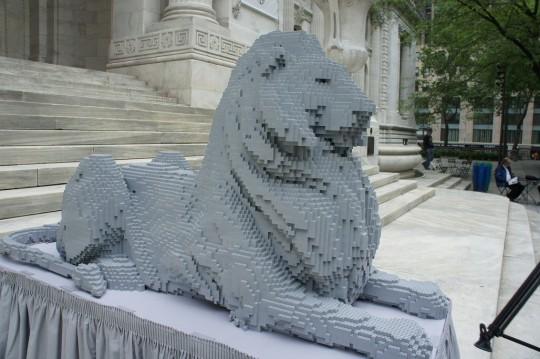lion4 540x359 La Bibliothèque Publique de New York fête ses 100 ans avec Lego