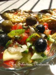 Salade tunisienne pommes-concombres et cake au thon
