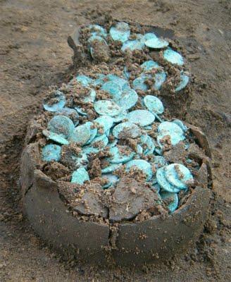 Un trésor de 1247 pièces romaines découvert à Colchester