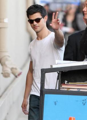 Arrivée de Taylor Lautner au Jimmy Kimmel Show
