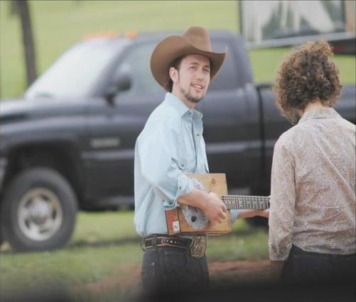 Images de Jackson Rathbone sur le plateau de Cowgirls and Angels