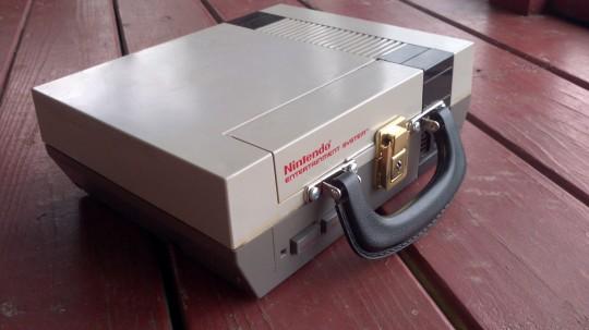 il fullxfull.245137477 1 540x303 Une Lunch box NES