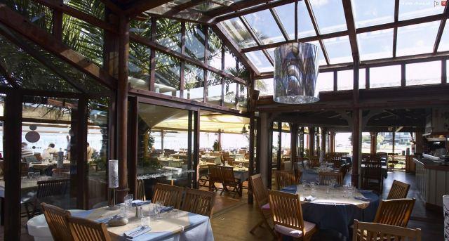 Déguster des fruits de mer les pieds dans l’eau