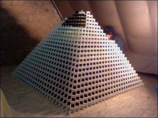 pyr FAIL : La plus grand pyramide de dominos