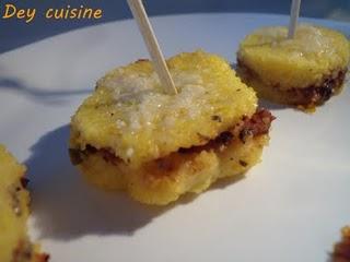 Bouchées de polenta aux tomates confites Bouchées de polenta aux tomates confites
