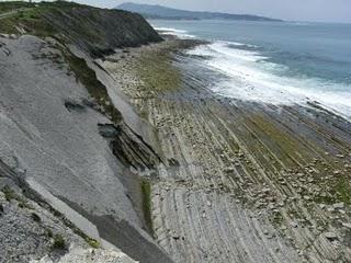 Escale géologique sur la côte basque.