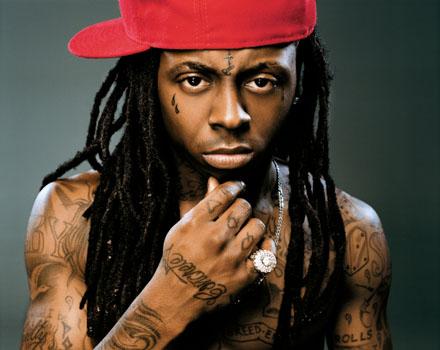 Desesperé Lil Wayne se la joue  » Lover » et chante .