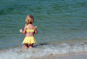 Sécurité des enfants à la plage : pensez aux bracelets ! | À Voir
