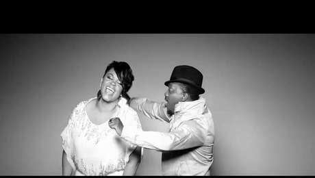 Découvrez la nouvelle vidéo de Jill Scott en duo avec Anthony Hamilton, « So In Love »