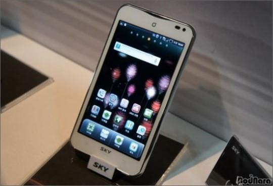 pantech no.5 02 550x375 540x368 Pantech Vega No.5 : grand smartphone ou petite tablette ?