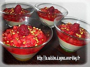 Mousse-au-citron-vert-brunoise-de-fraises-aux-eclats-de-pi.jpg