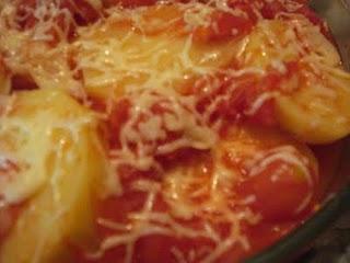 Gratin de pommes de terre à la tomate au micro-ondes Gratin de pommes de terre à la tomate au micro-ondes