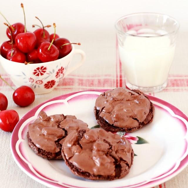 Chocolate puddle cookies