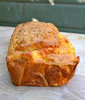 CAKE ULTRA LIGTH AUX TOMATES CERISES, MOZARELLA ET JAMBON