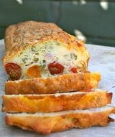 CAKE ULTRA LIGTH AUX TOMATES CERISES, MOZARELLA ET JAMBON