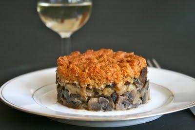 CRUMBLE MOUTARDÉ DE POISSON SUR LIT DE CHAMPIGNONS