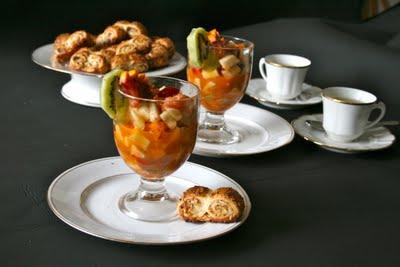 SALADE DE FRUIT FRAIS AU GINGEMBRE ET À LA CARDAMOME