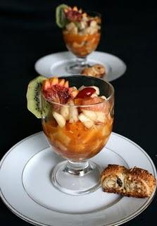 SALADE DE FRUIT FRAIS AU GINGEMBRE ET À LA CARDAMOME