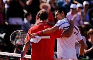 Pendant ce temps là à Roland Garros, Richard Gasquet met sa patée à Djokovic (à moins que ça ne soit l'inverse)