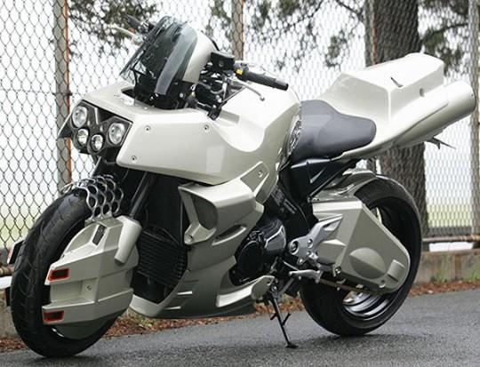 052611 rg RobotechCyclone 01 540x413 3 ans à 3 pour customiser une moto façon Robotech