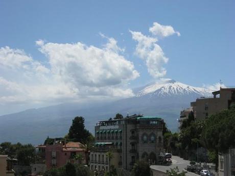 Face Sud du volcan Etna vue depuis Taormina