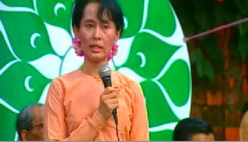Aung San Suu Kyi va parcourir toute la Birmanie à la rencontre de la population et de ses sympathisants